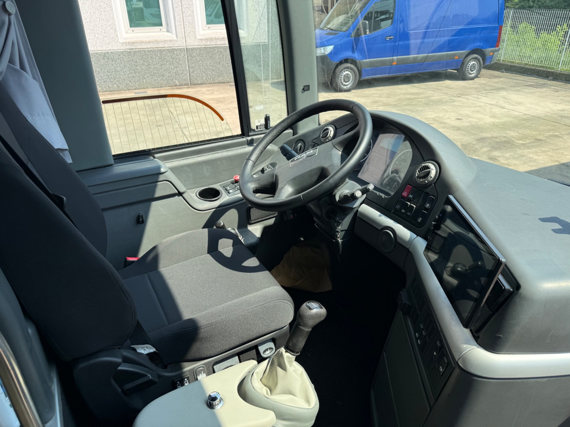 Man Pullman Camperizzato 12 metri 18qli