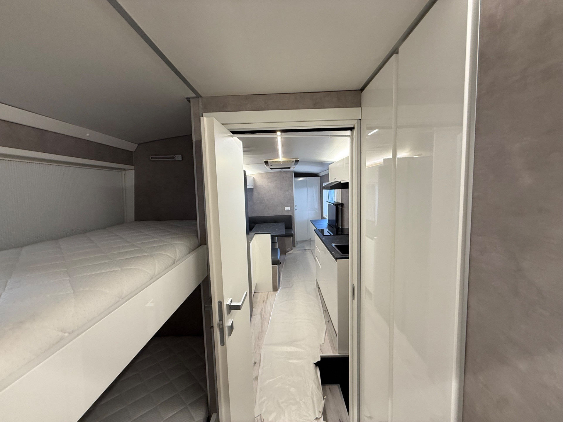 Man Pullman Camperizzato 12 metri 18qli