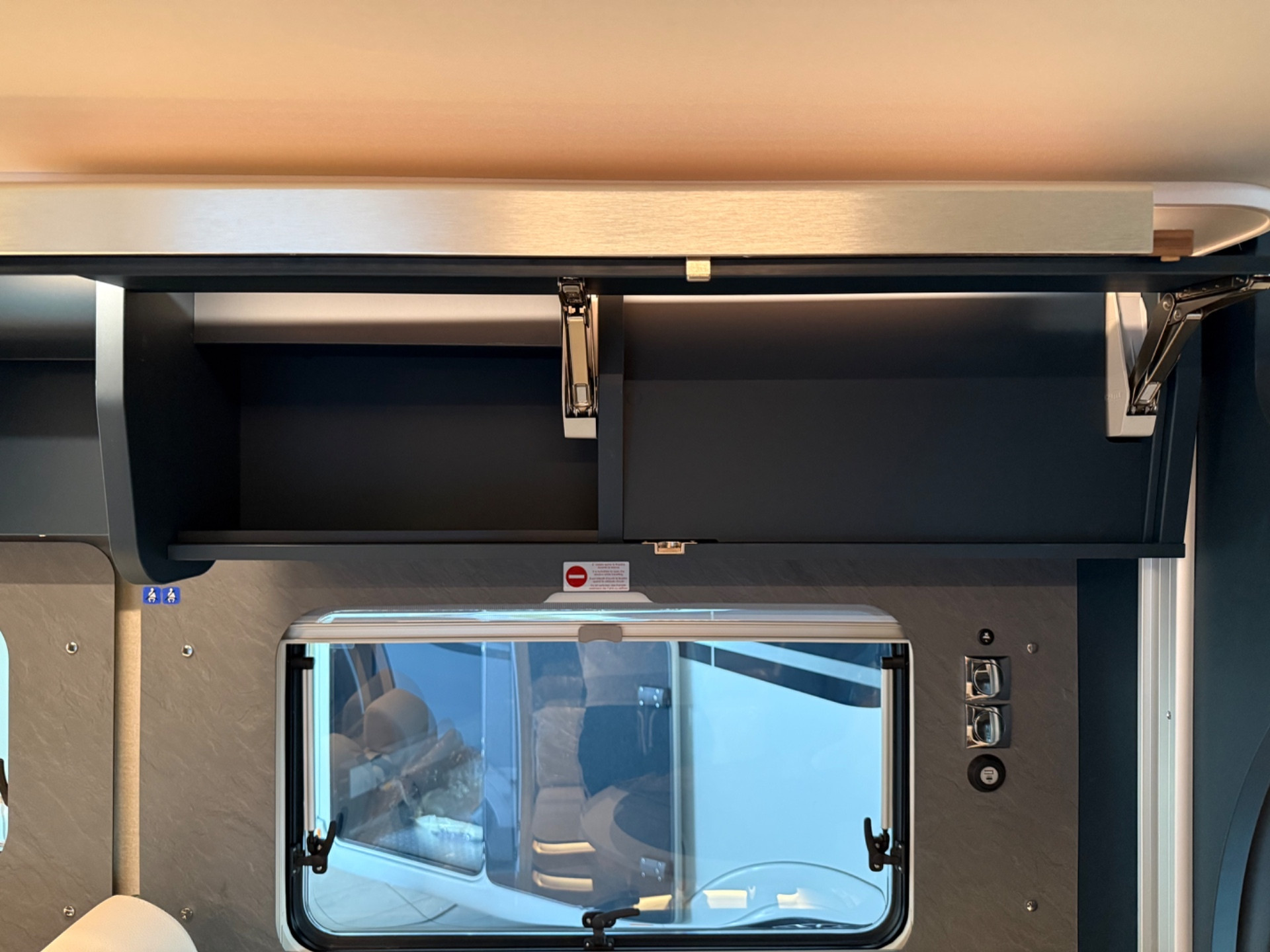 LAIKA KREOS L 5009 MERCEDES AUTOMATICO DOPPIO PAVIMENTO